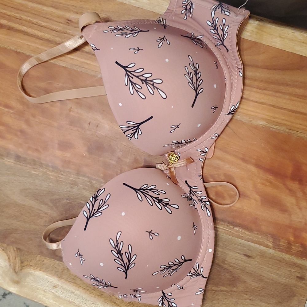 Like new, lined, pushup bra
